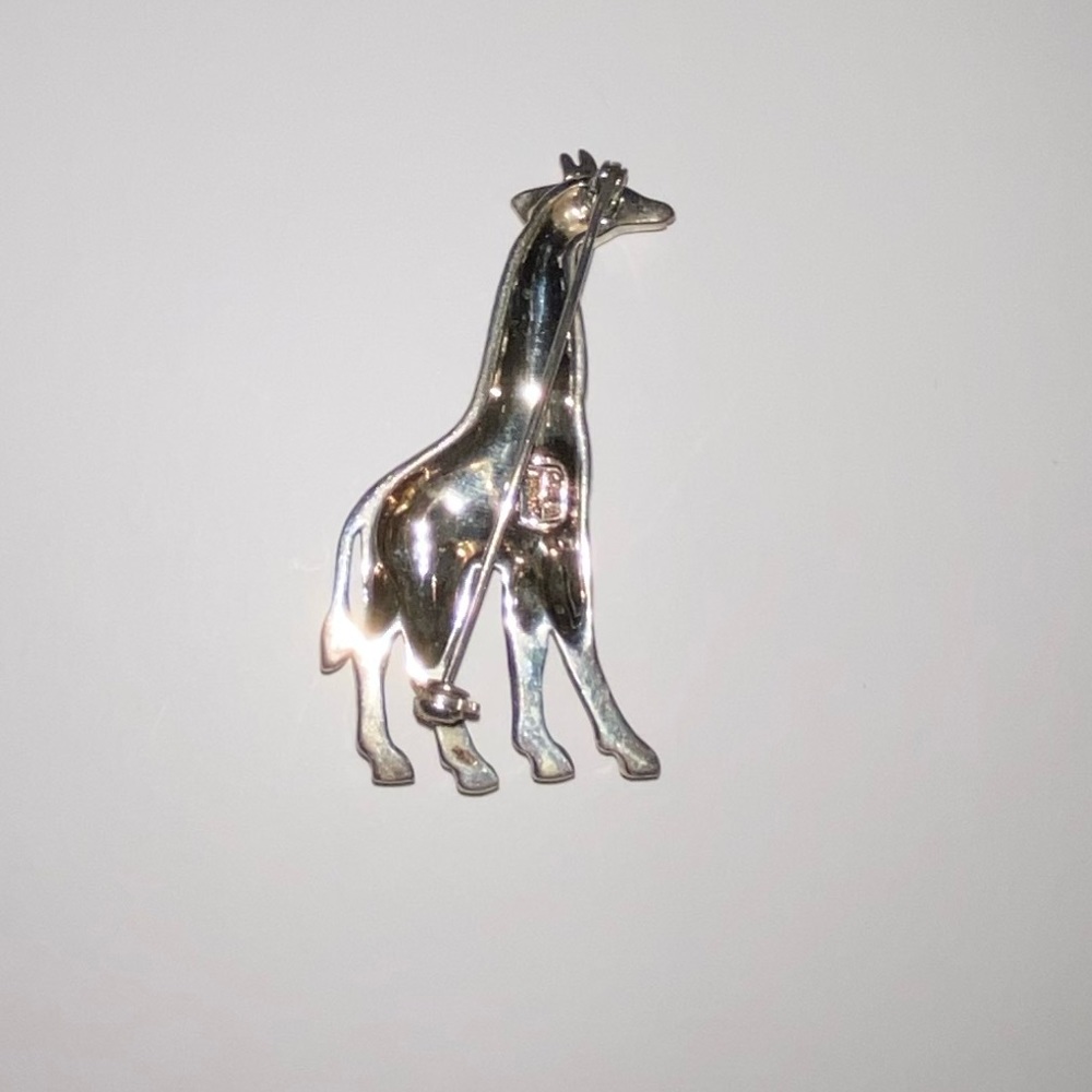 New sterling silver and marcasite enamel Giraffe pin - Picture 2 of 4
